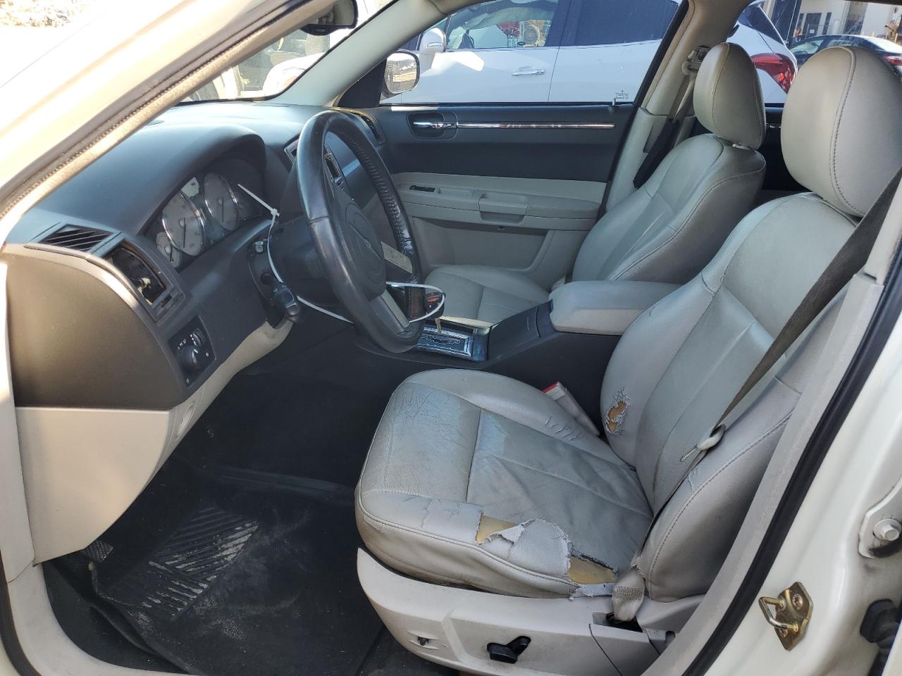 2005 Chrysler 300 - Image 7