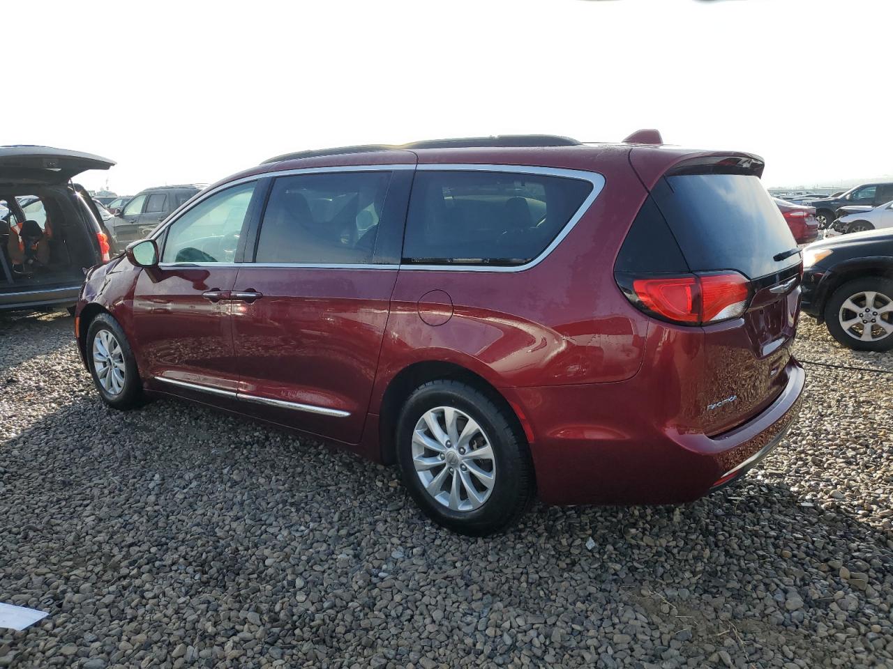 2017 Chrysler Pacifica - Image 2
