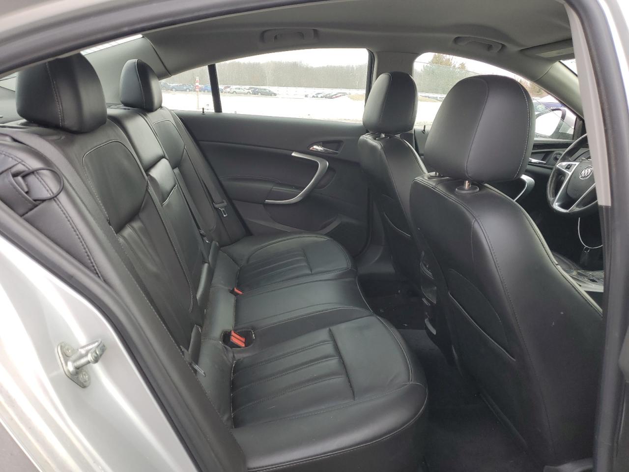 2011 Buick Regal - Image 10