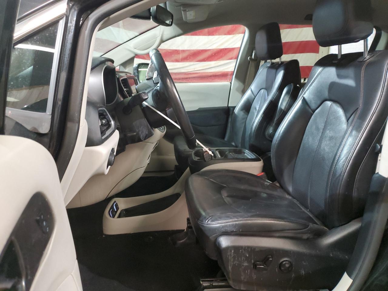 2020 Chrysler Pacifica - Image 7