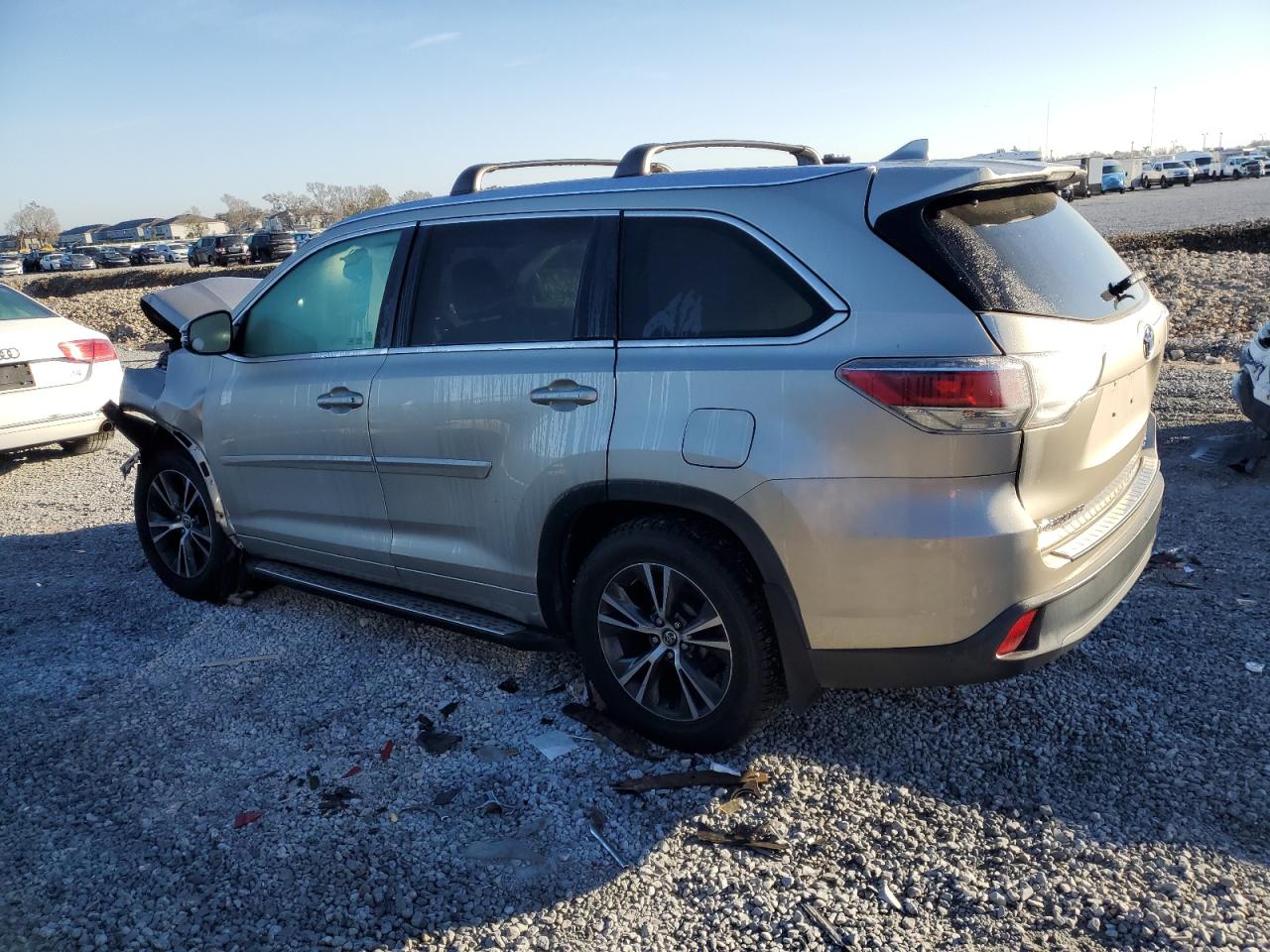 2016 Toyota Highlander - Image 2