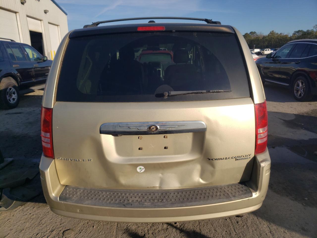 2010 Chrysler Town & Country - Image 6