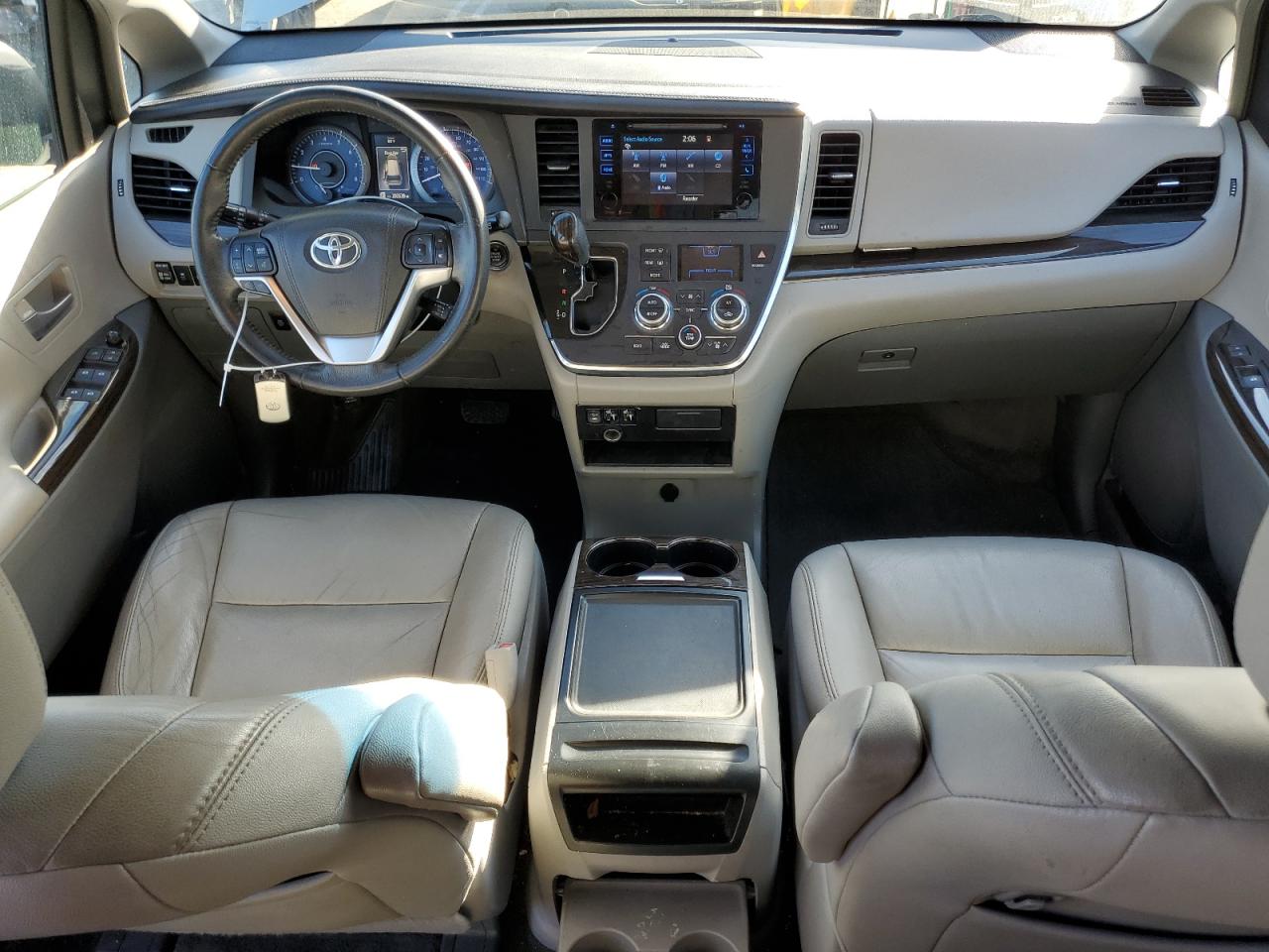 2015 Toyota Sienna - Image 8