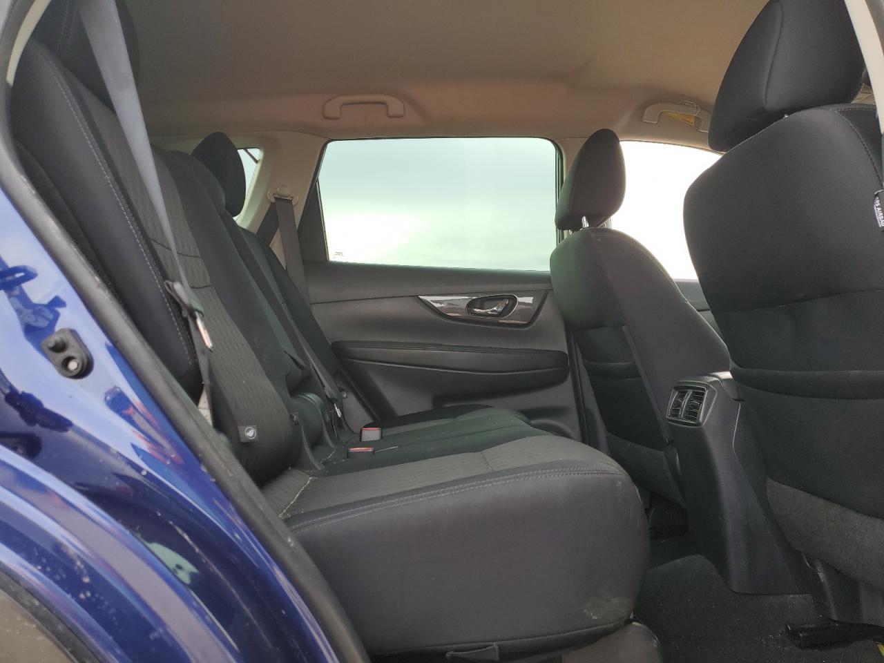 2018 Nissan Rogue - Image 11