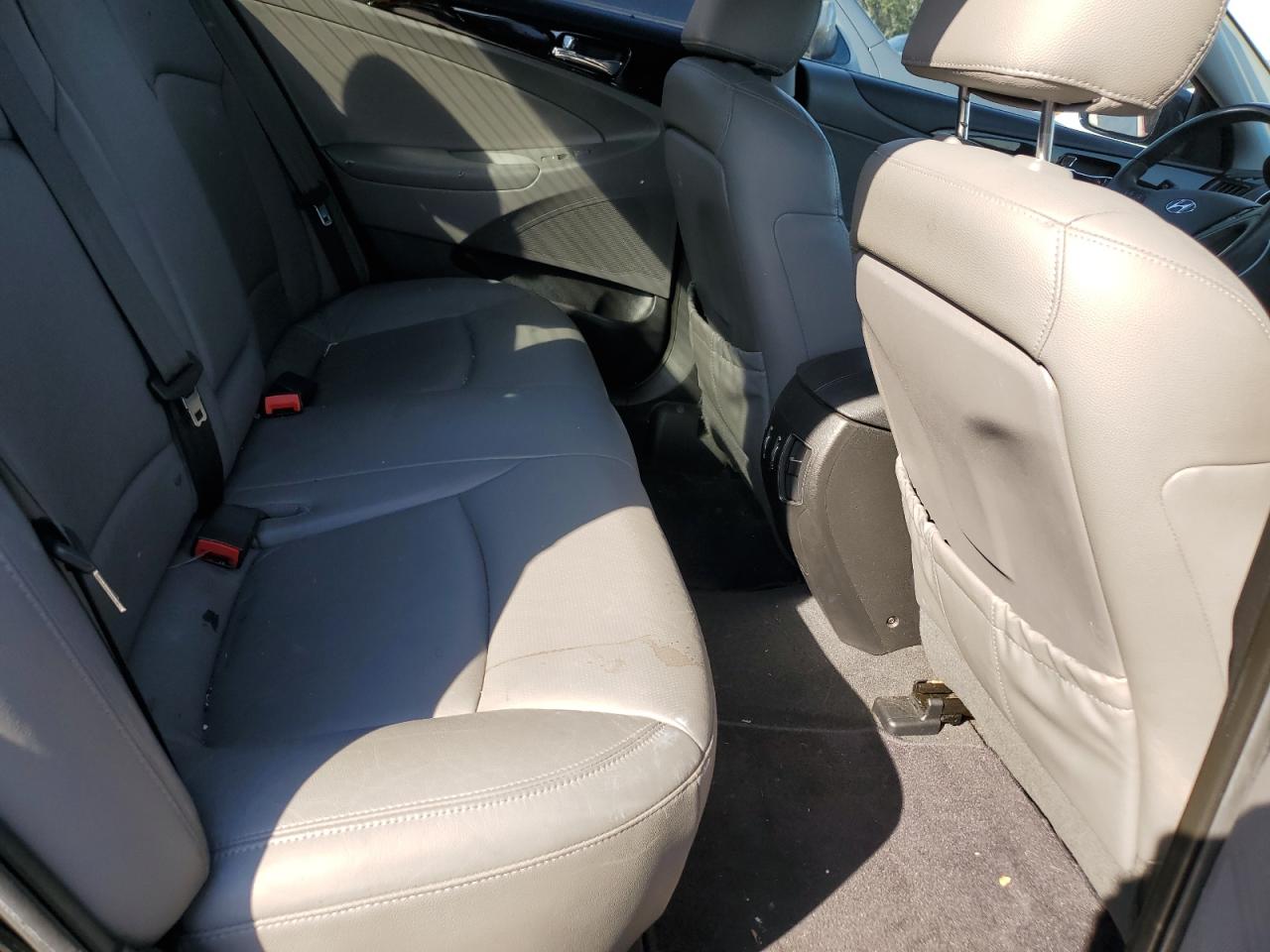 2011 Hyundai Sonata - Image 10