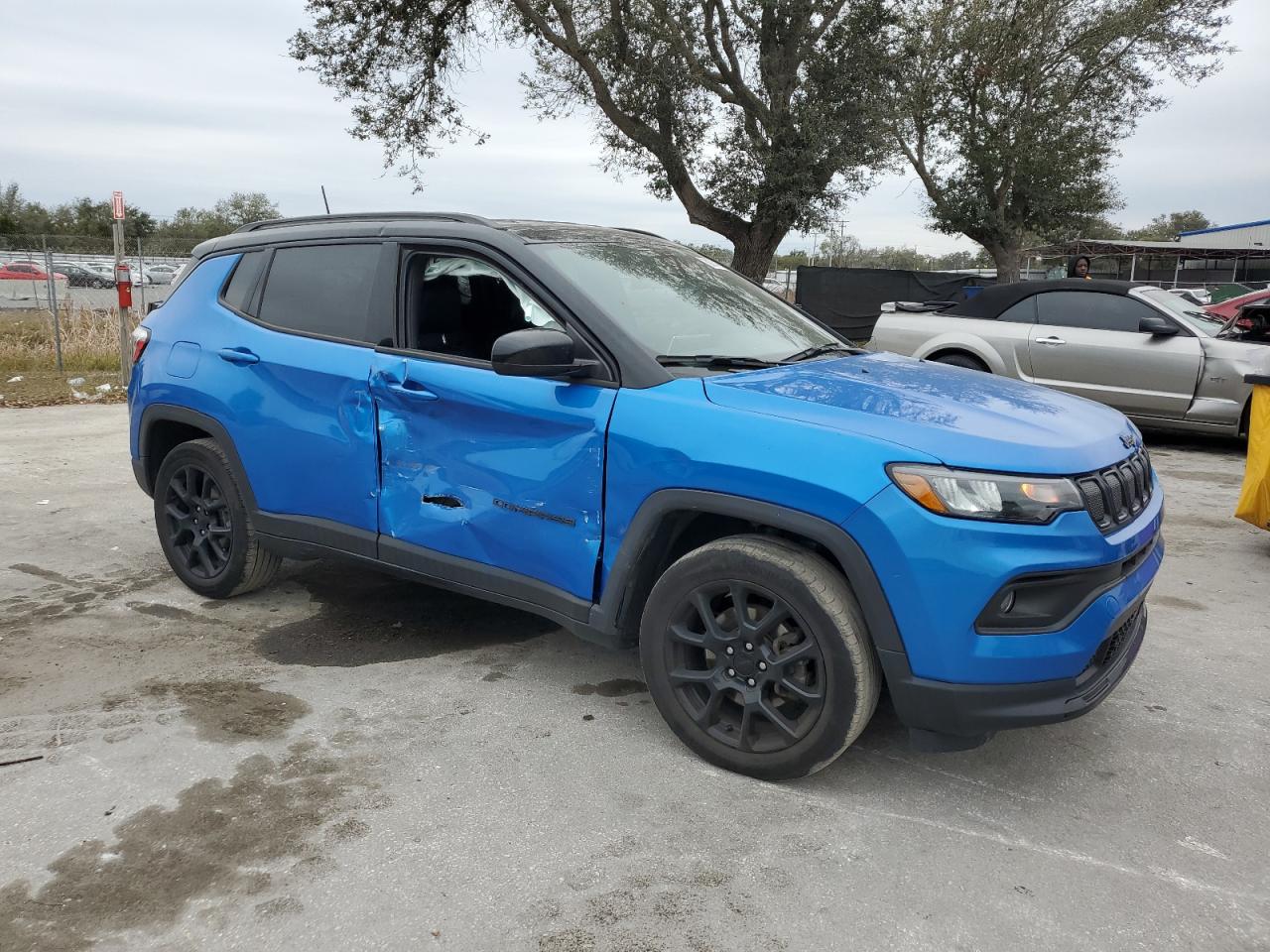 2022 Jeep Compass - Image 4