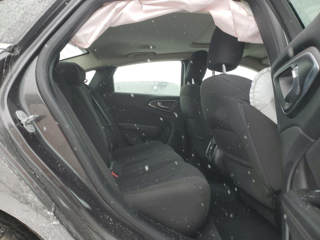 2015 Chrysler 200 - Image 10