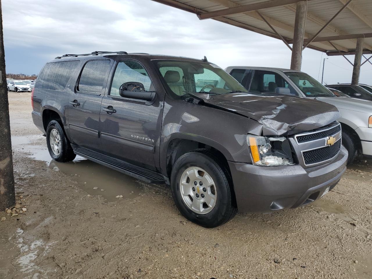 2011 Chevrolet Suburban - Image 4