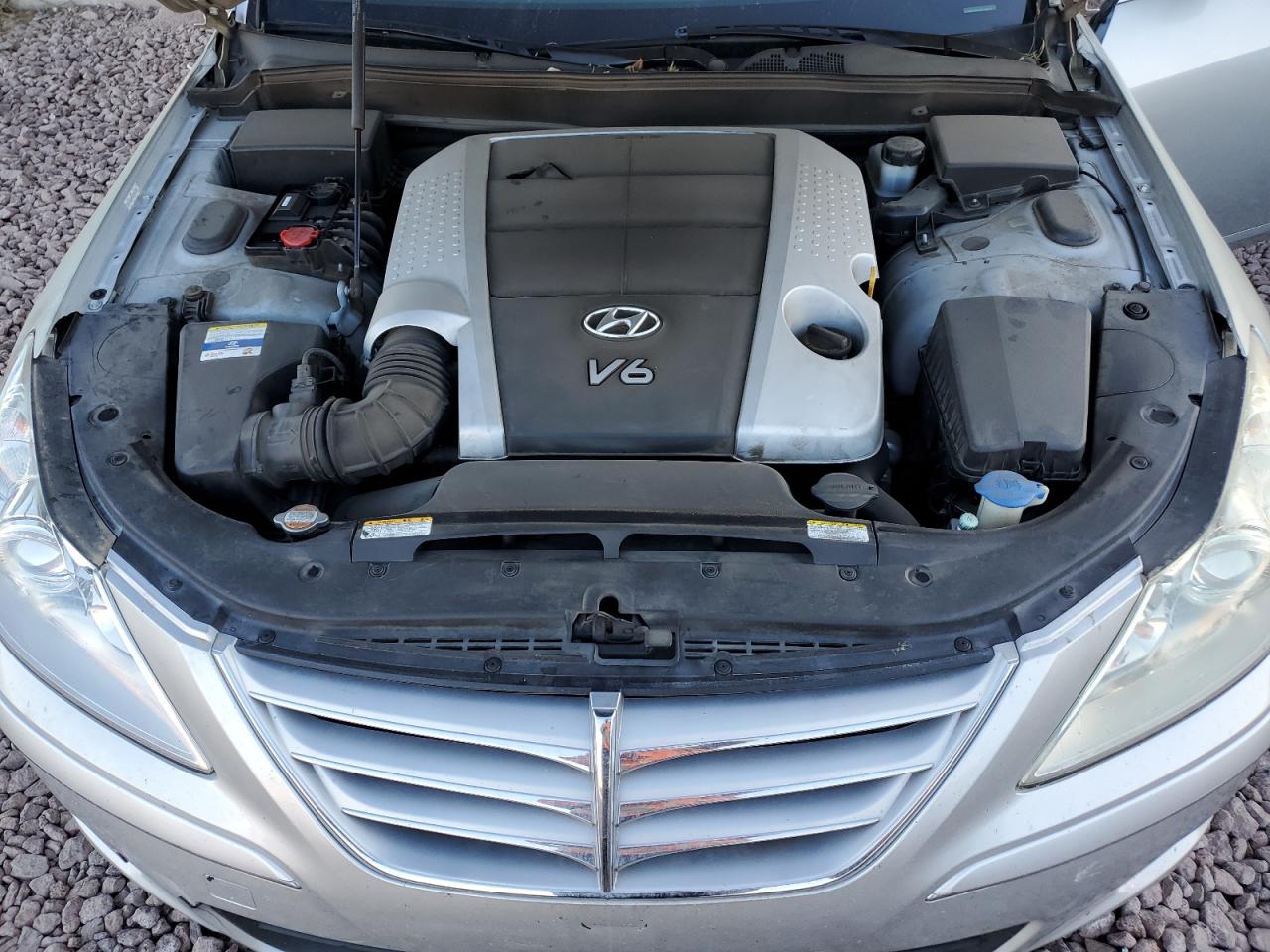 2011 Hyundai Genesis - Image 11
