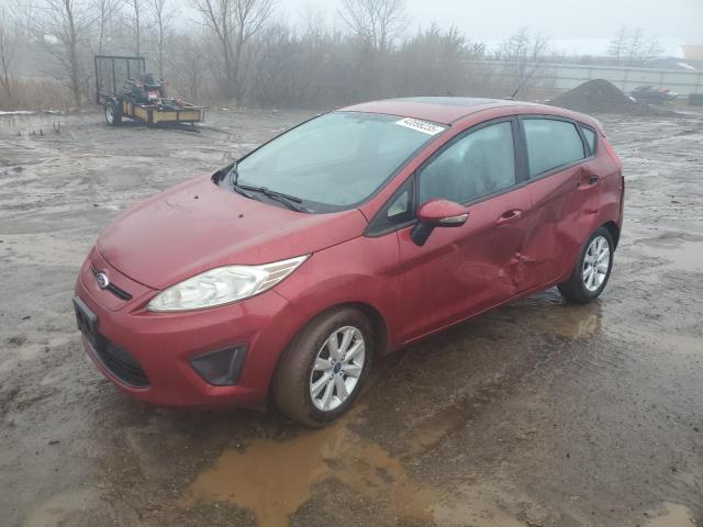 Hatchbacks FORD FIESTA 2013 Czerwony
