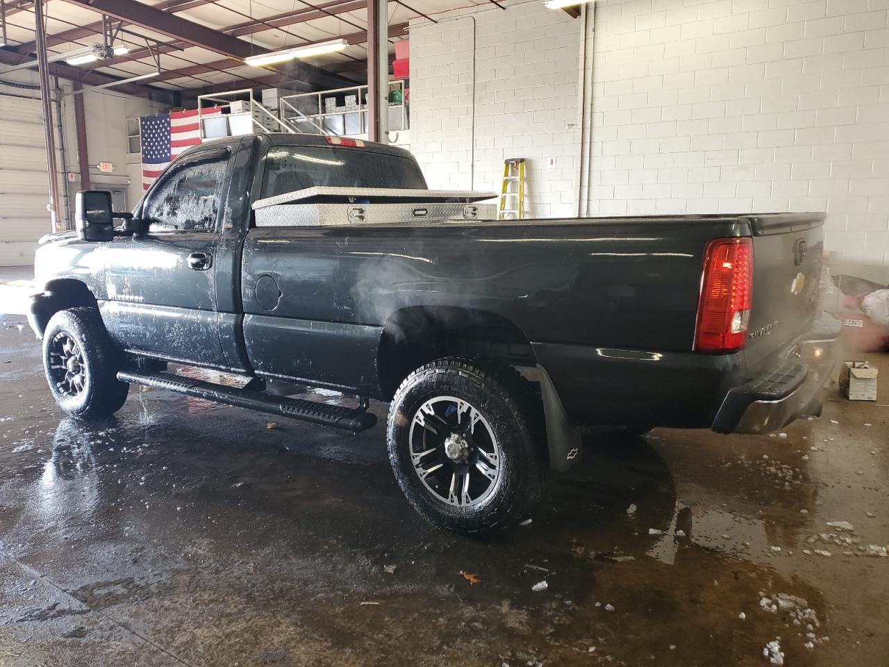 2005 Chevrolet Silverado - Image 2