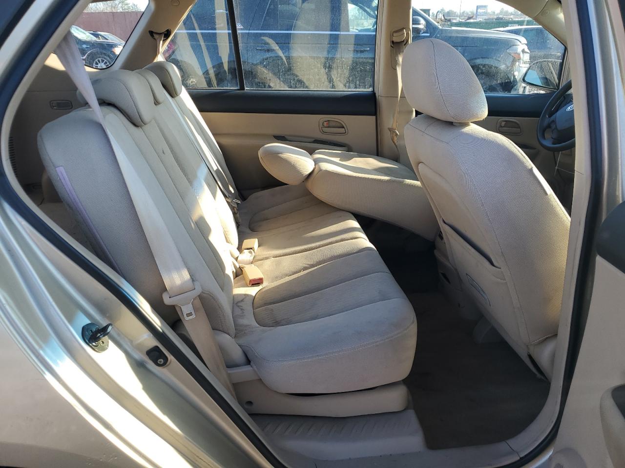 2007 Kia Rondo - Image 11