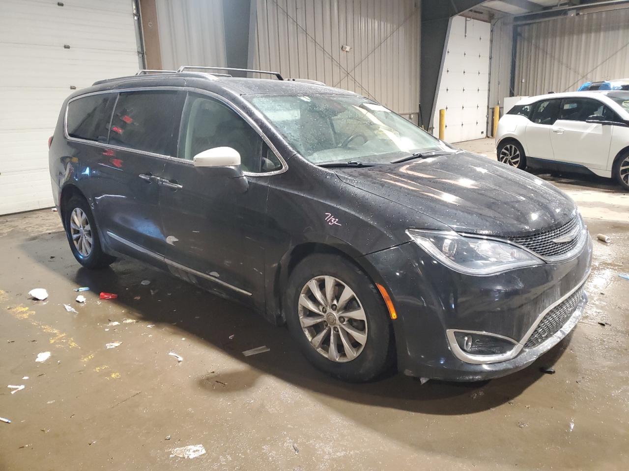 2017 Chrysler Pacifica - Image 4