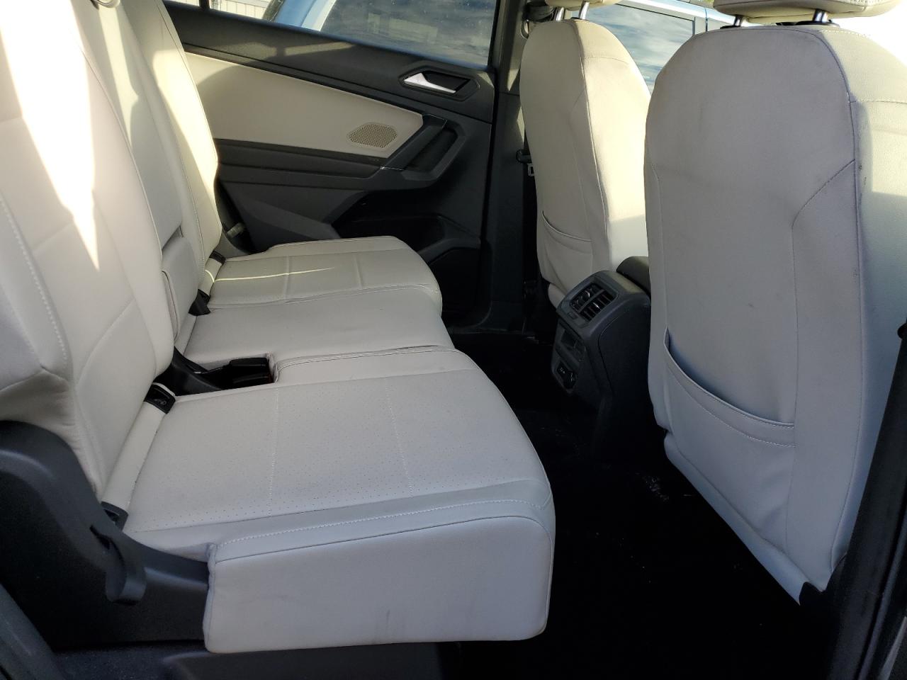 2020 Volkswagen Tiguan - Image 11
