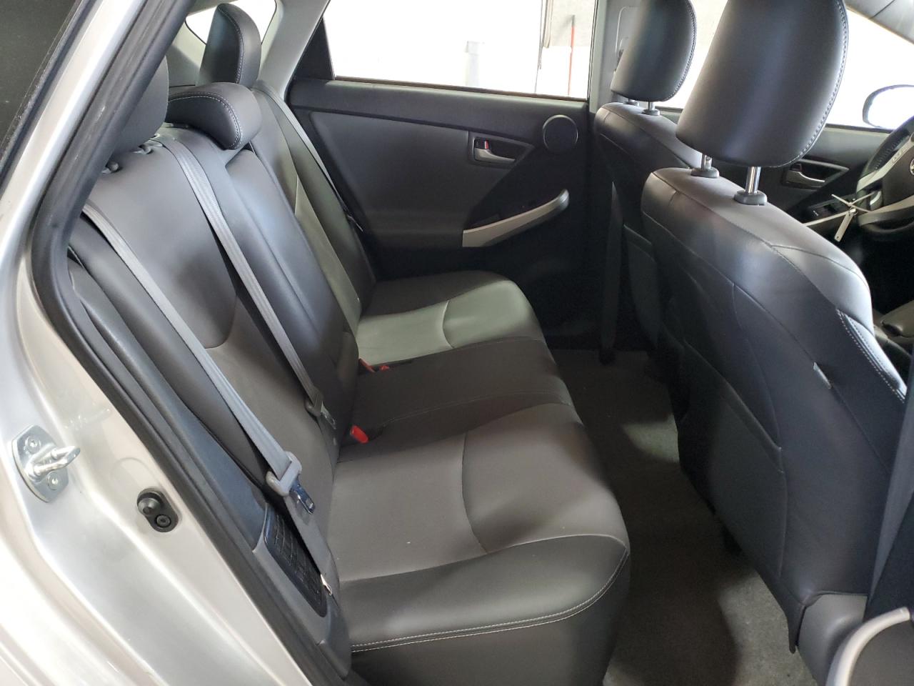 2014 Toyota Prius - Image 10