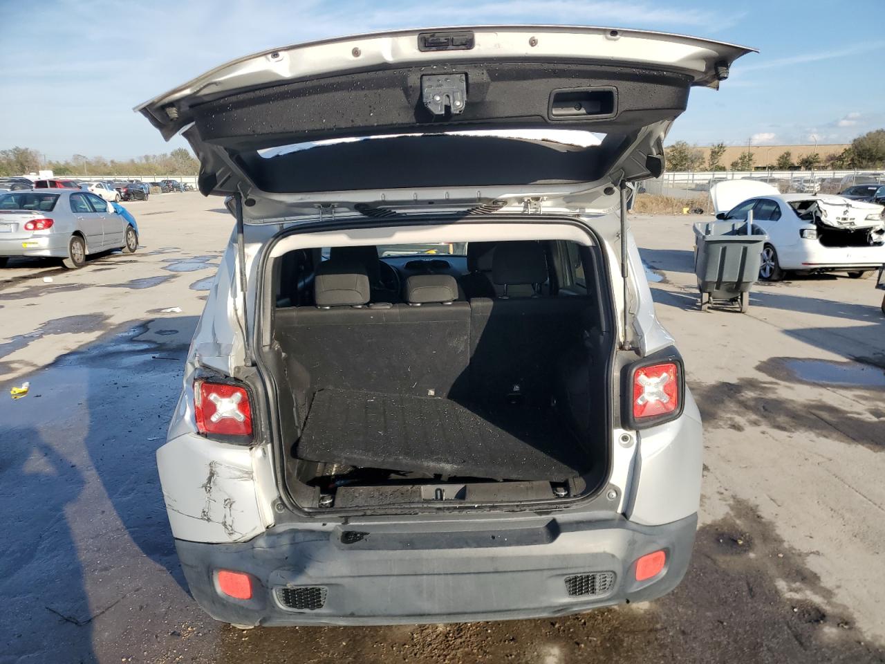 2017 Jeep Renegade - Image 6