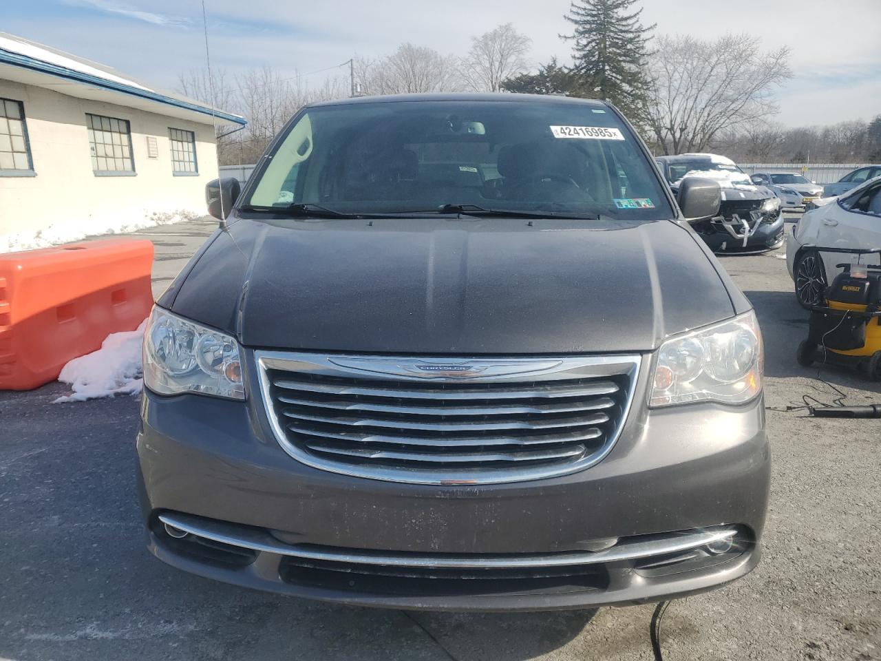 2016 Chrysler Town & Country - Image 5