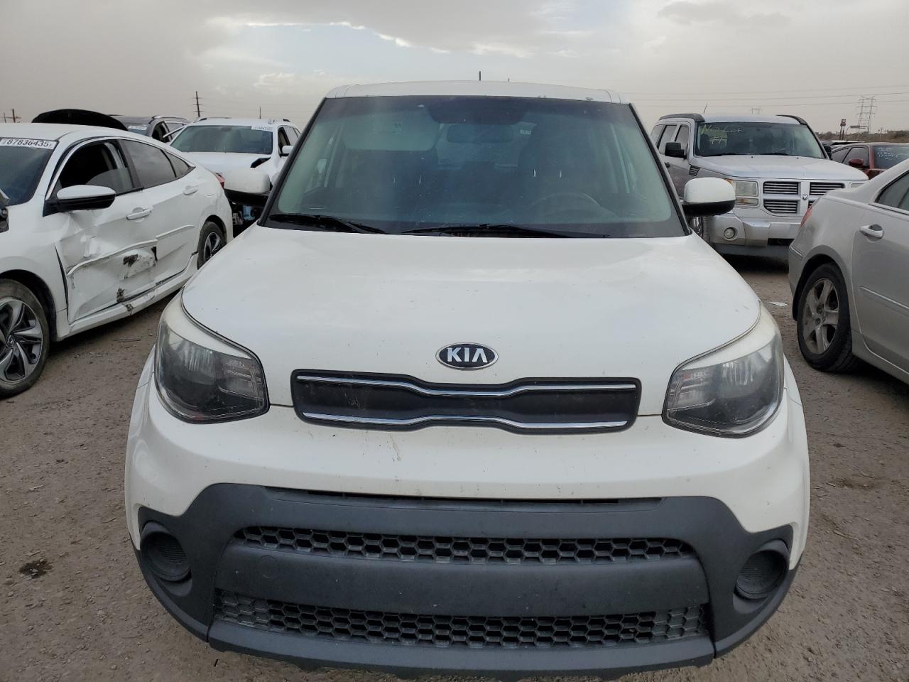 VIN KNDJN2A2XH7496560 2017 KIA SOUL no.5