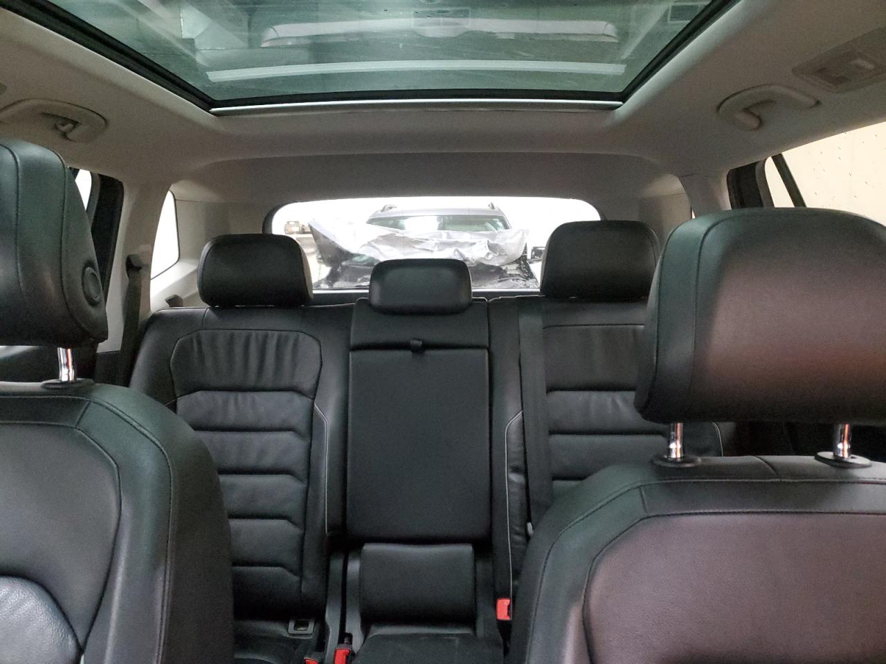 2018 Volkswagen Tiguan - Image 10