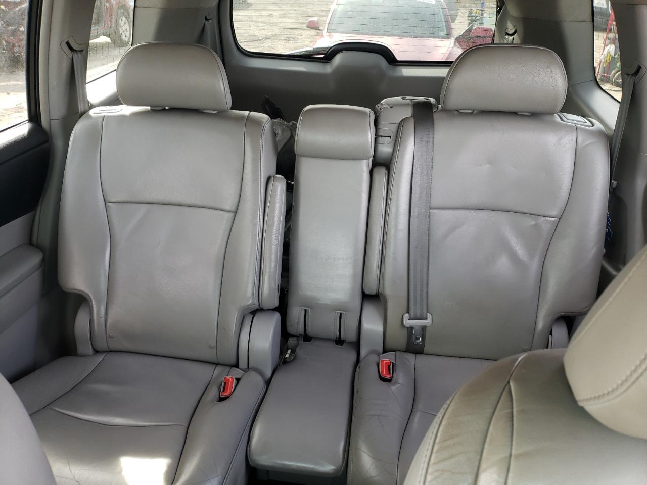 2012 Toyota Highlander - Image 10