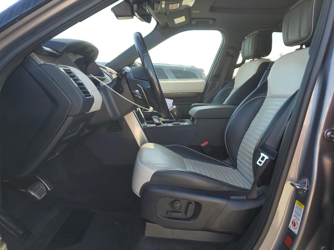 2022 Land Rover Discovery - Image 7