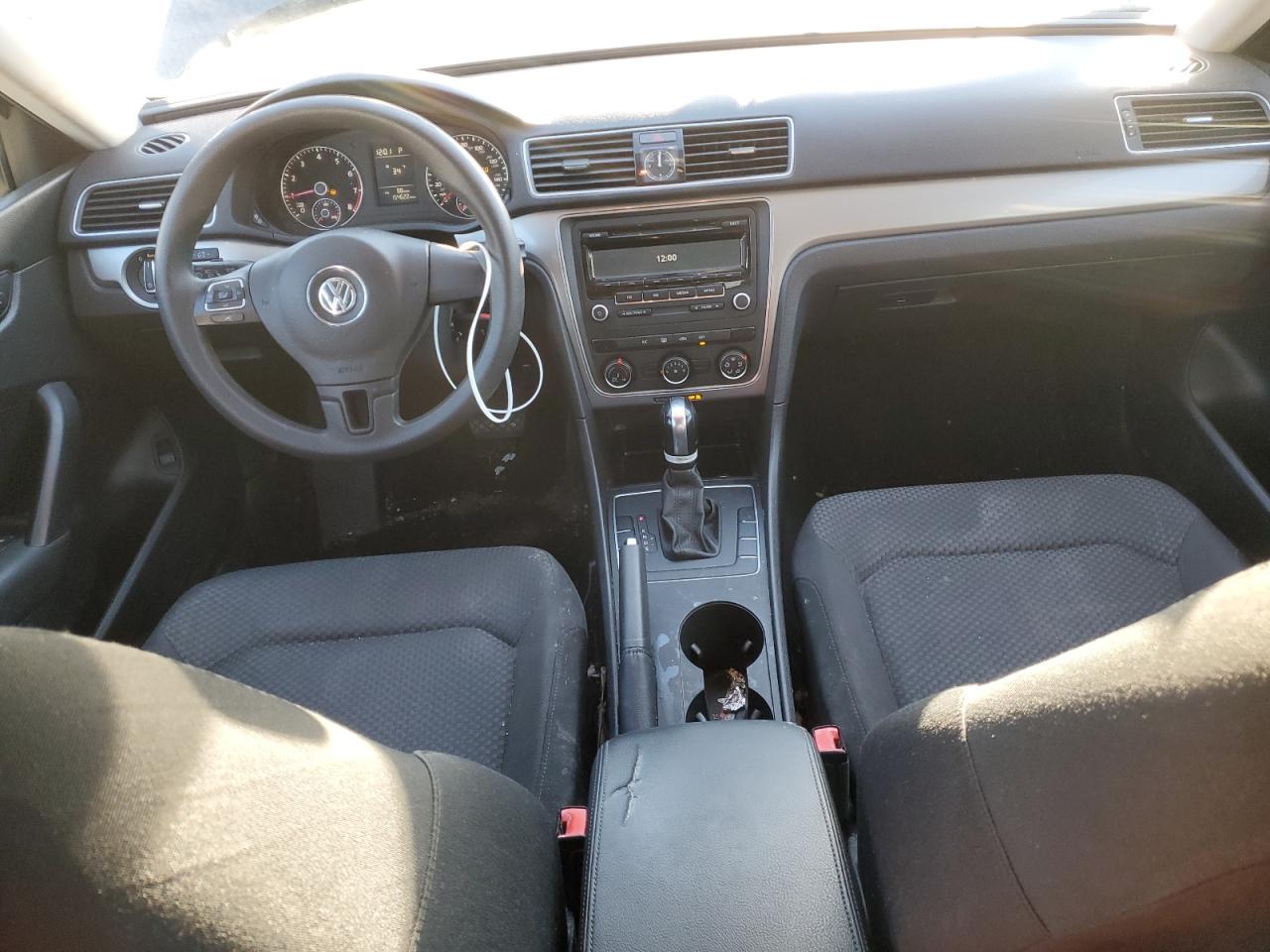 2014 Volkswagen Passat - Image 8