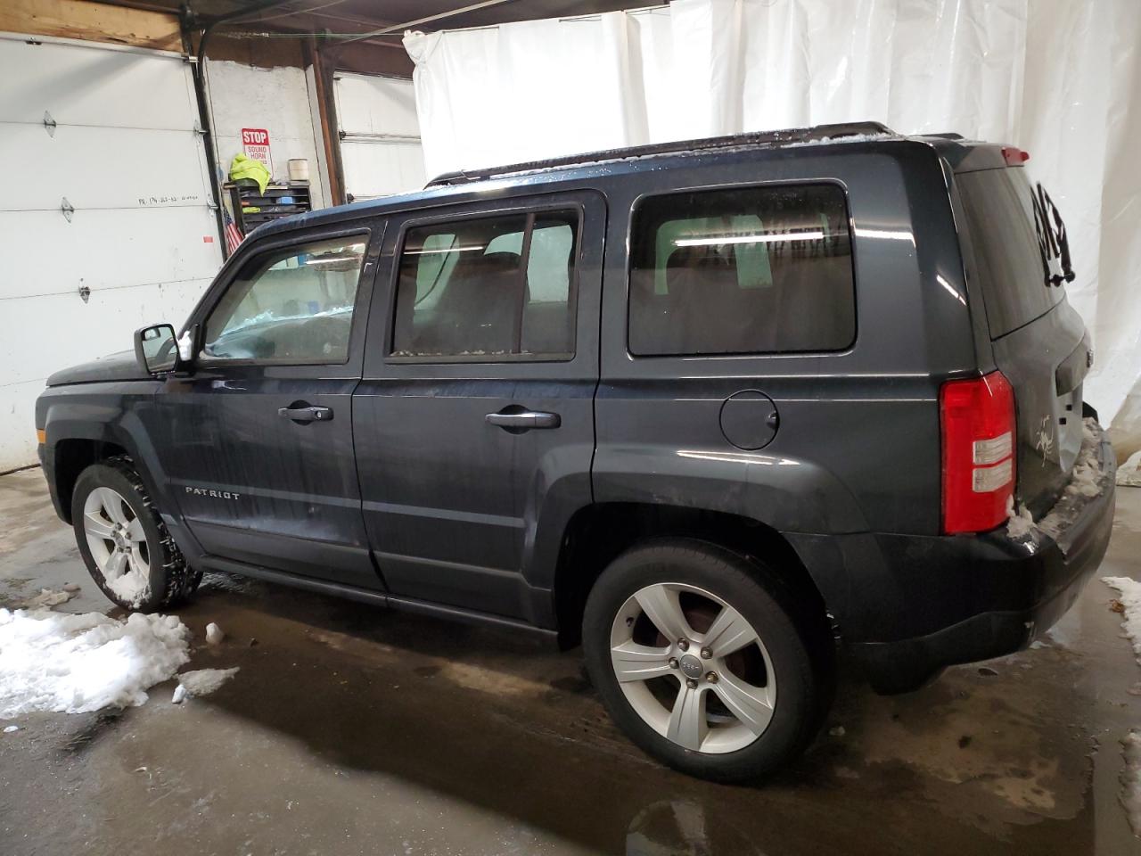 VIN 1C4NJPFB7ED704295 2014 JEEP PATRIOT no.2