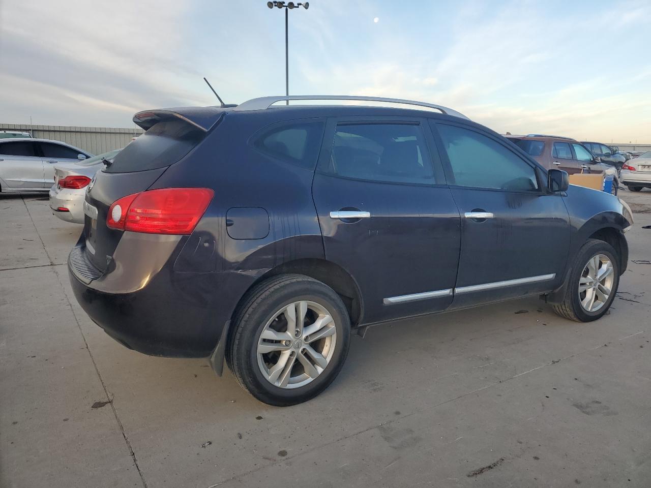 2015 Nissan Rogue - Image 3