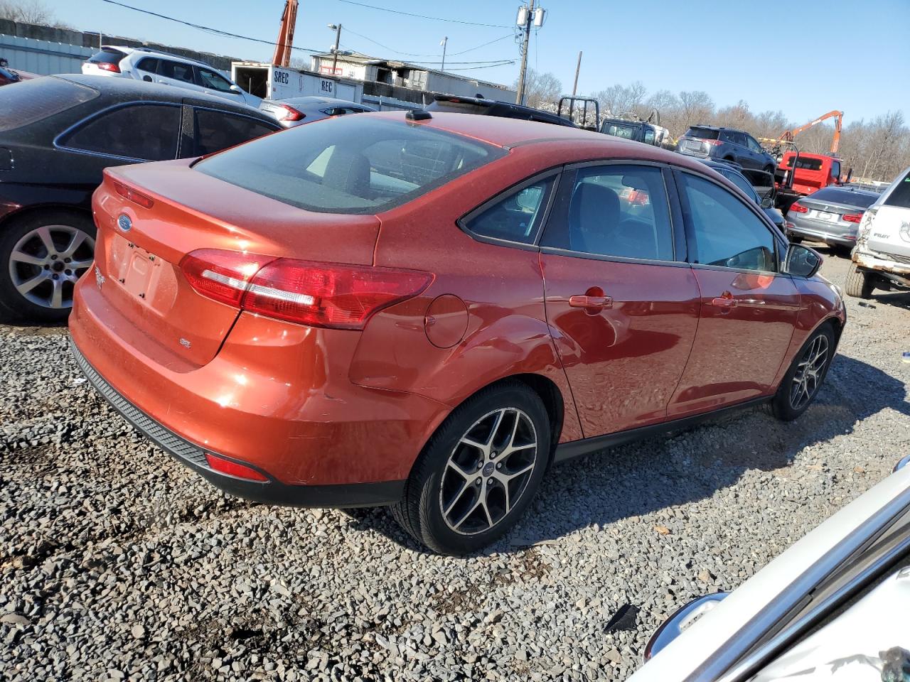 VIN 1FADP3F28JL254696 2018 FORD FOCUS no.3