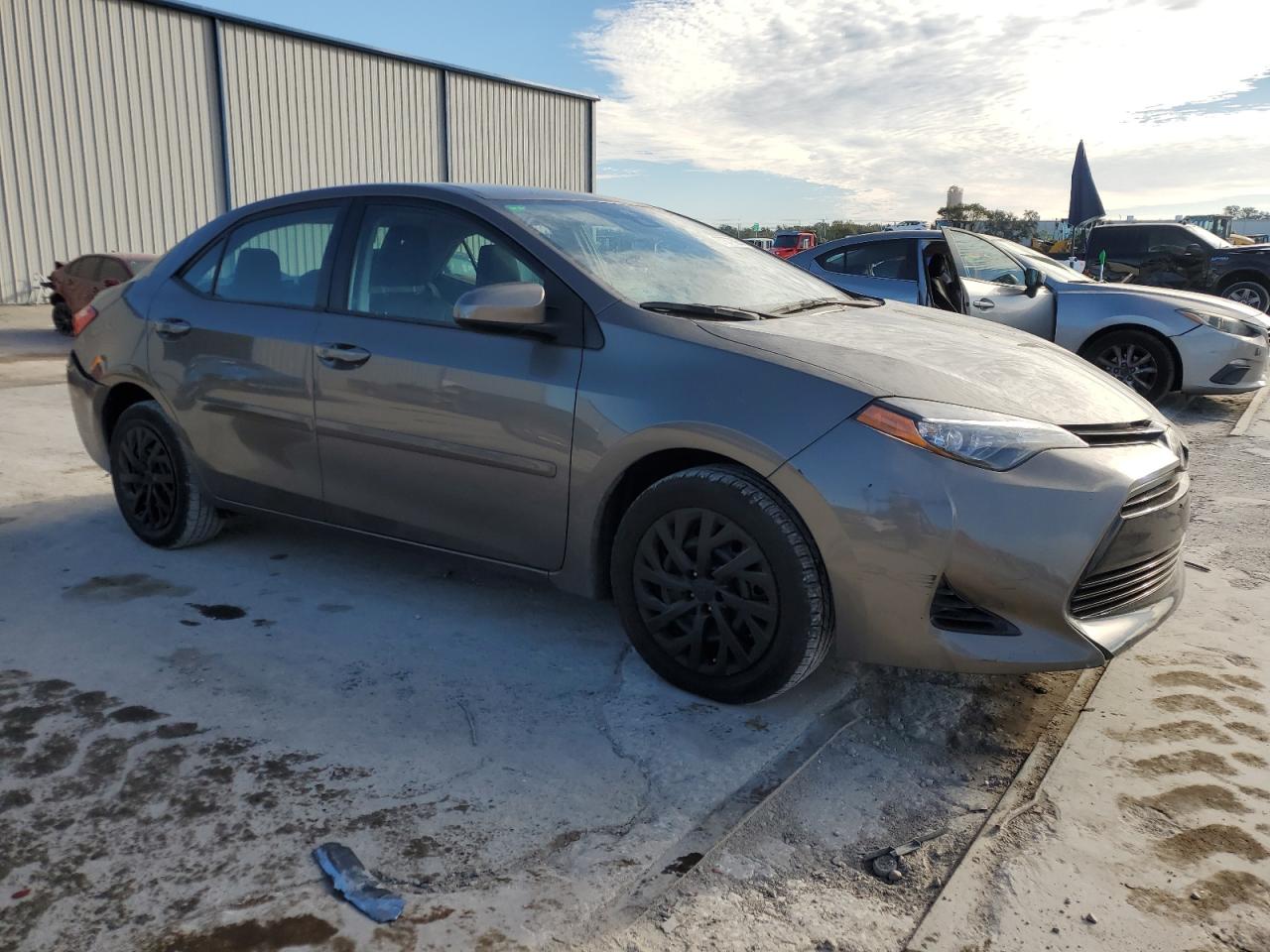 TOYOTA COROLLA 2017 VIN 2T1BURHE7HC820630 photo 4