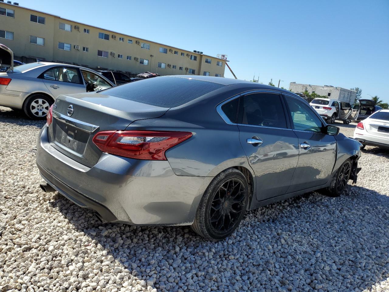2018 Nissan Altima - Image 3
