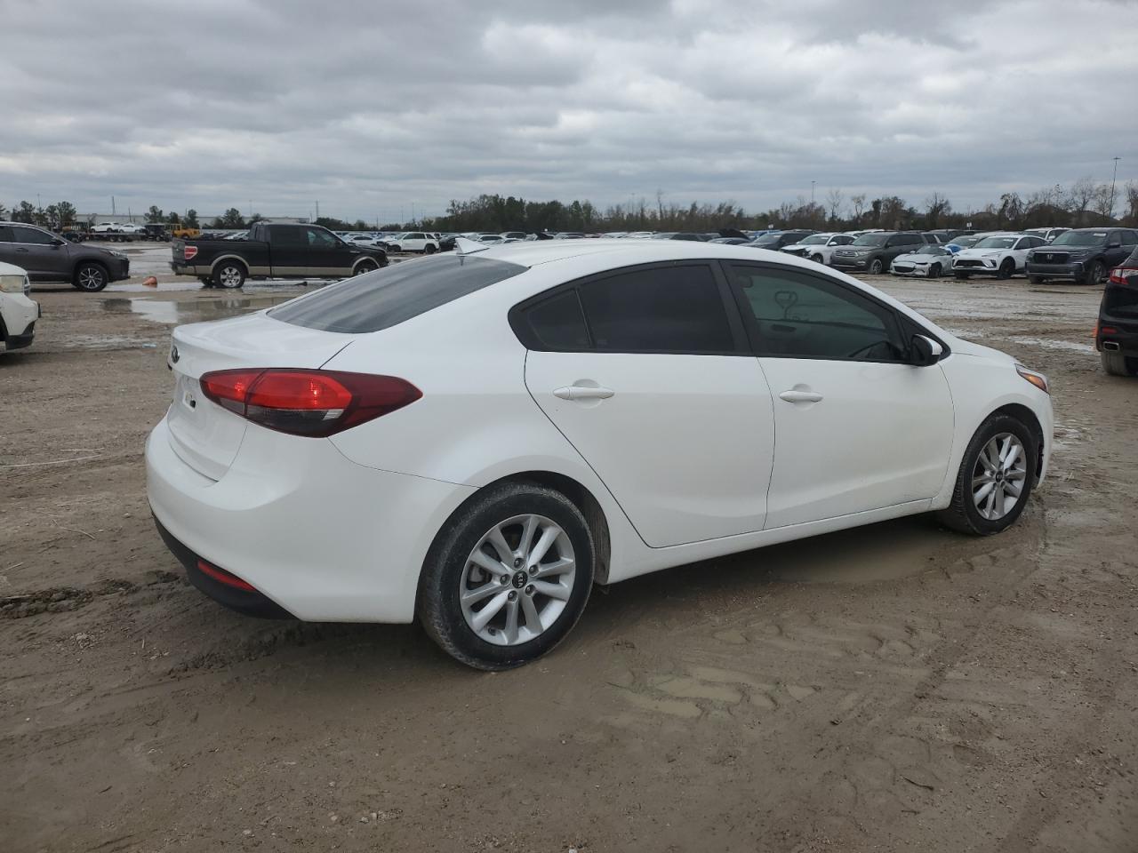 VIN 3KPFL4A73HE116459 2017 KIA FORTE no.4