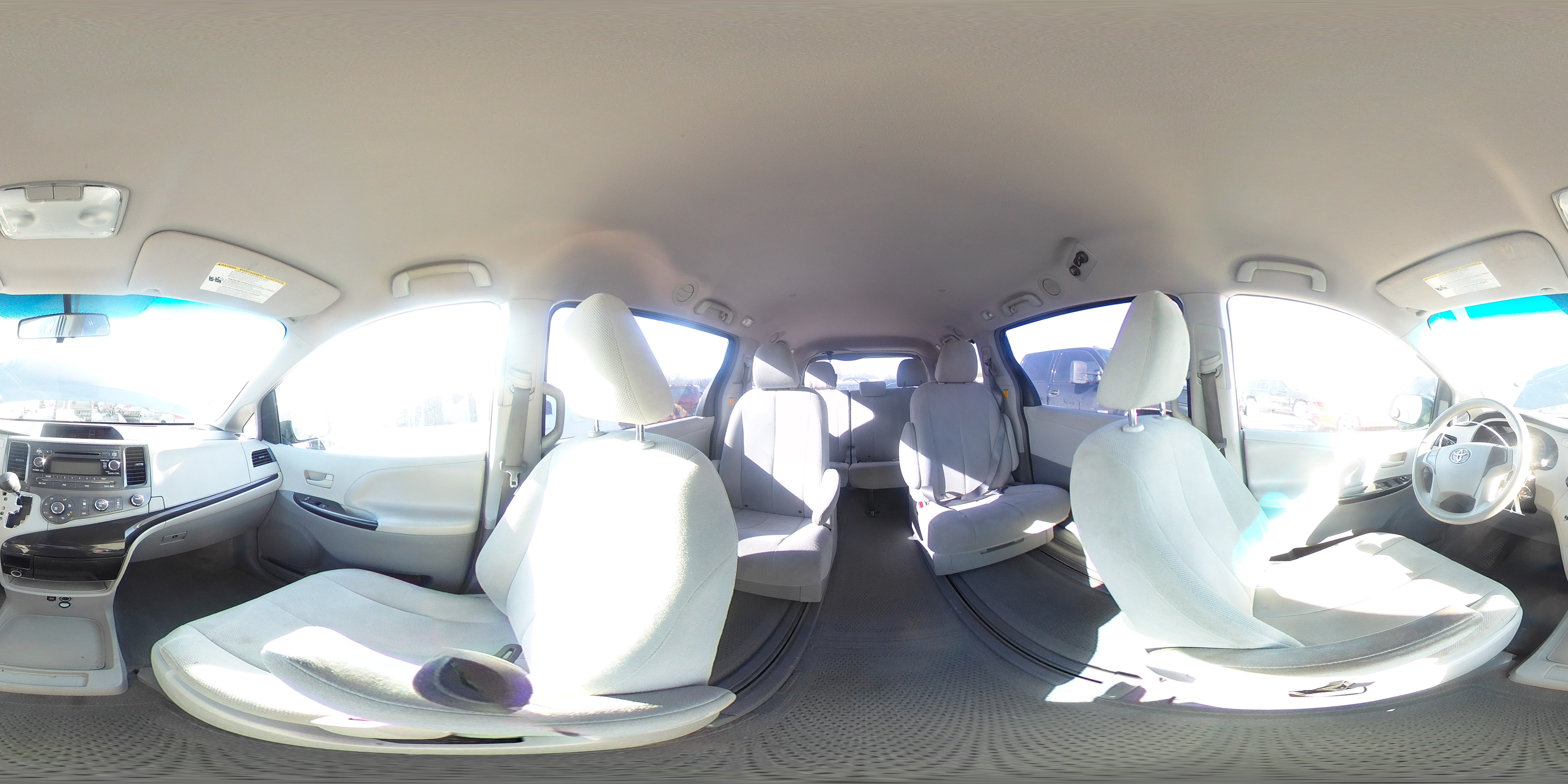 2012 Toyota Sienna - Image 15