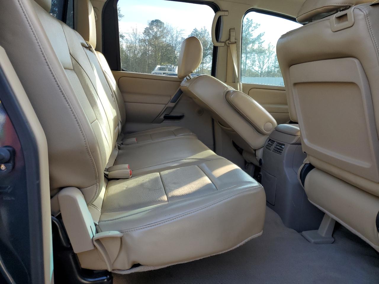 2013 Nissan Titan - Image 10