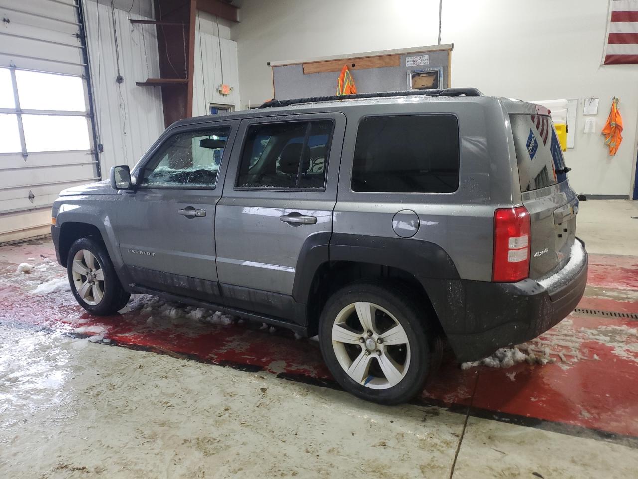 2013 Jeep Liberty (Patriot) - Image 2