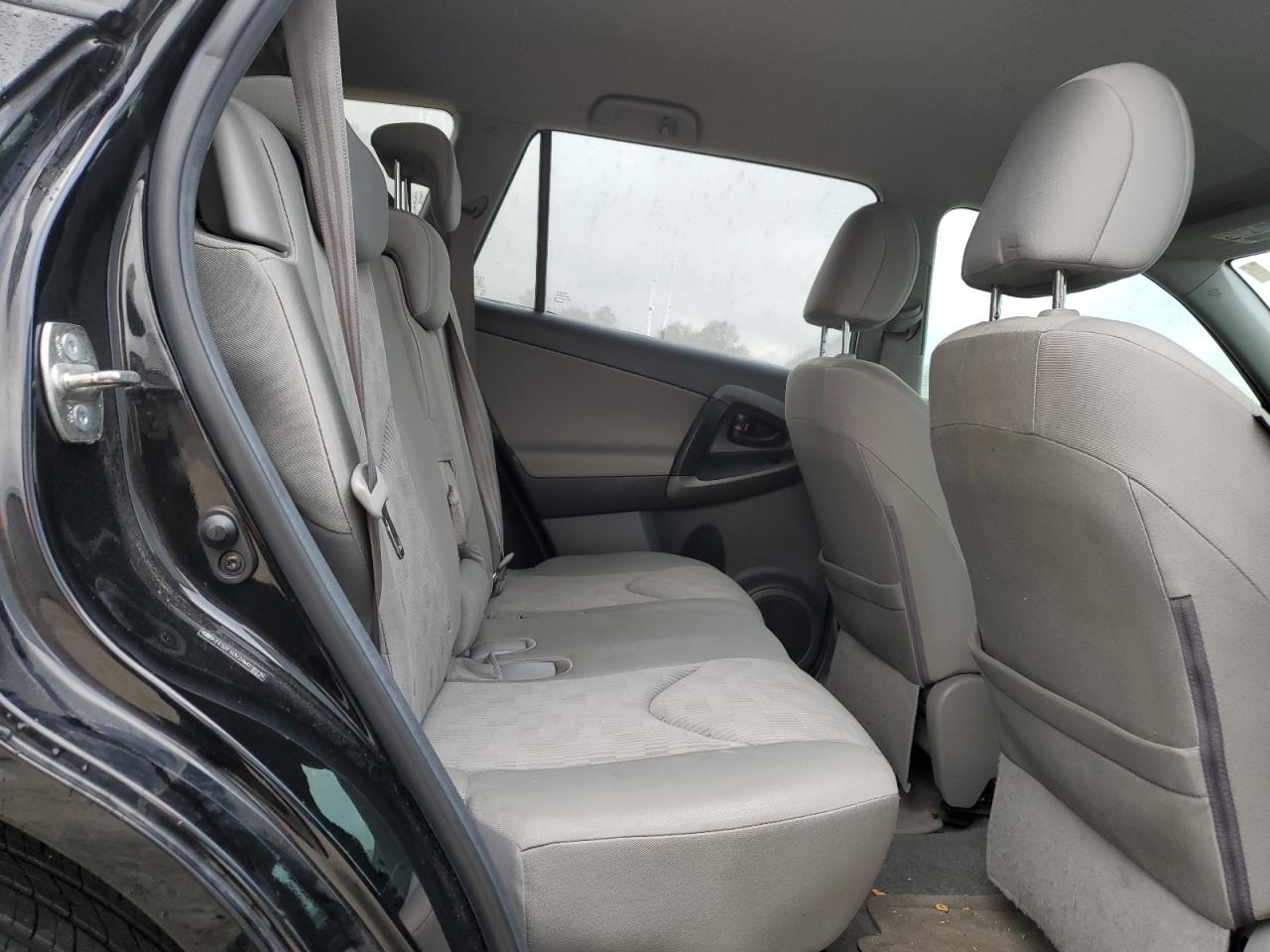 2010 Toyota RAV 4 - Image 11