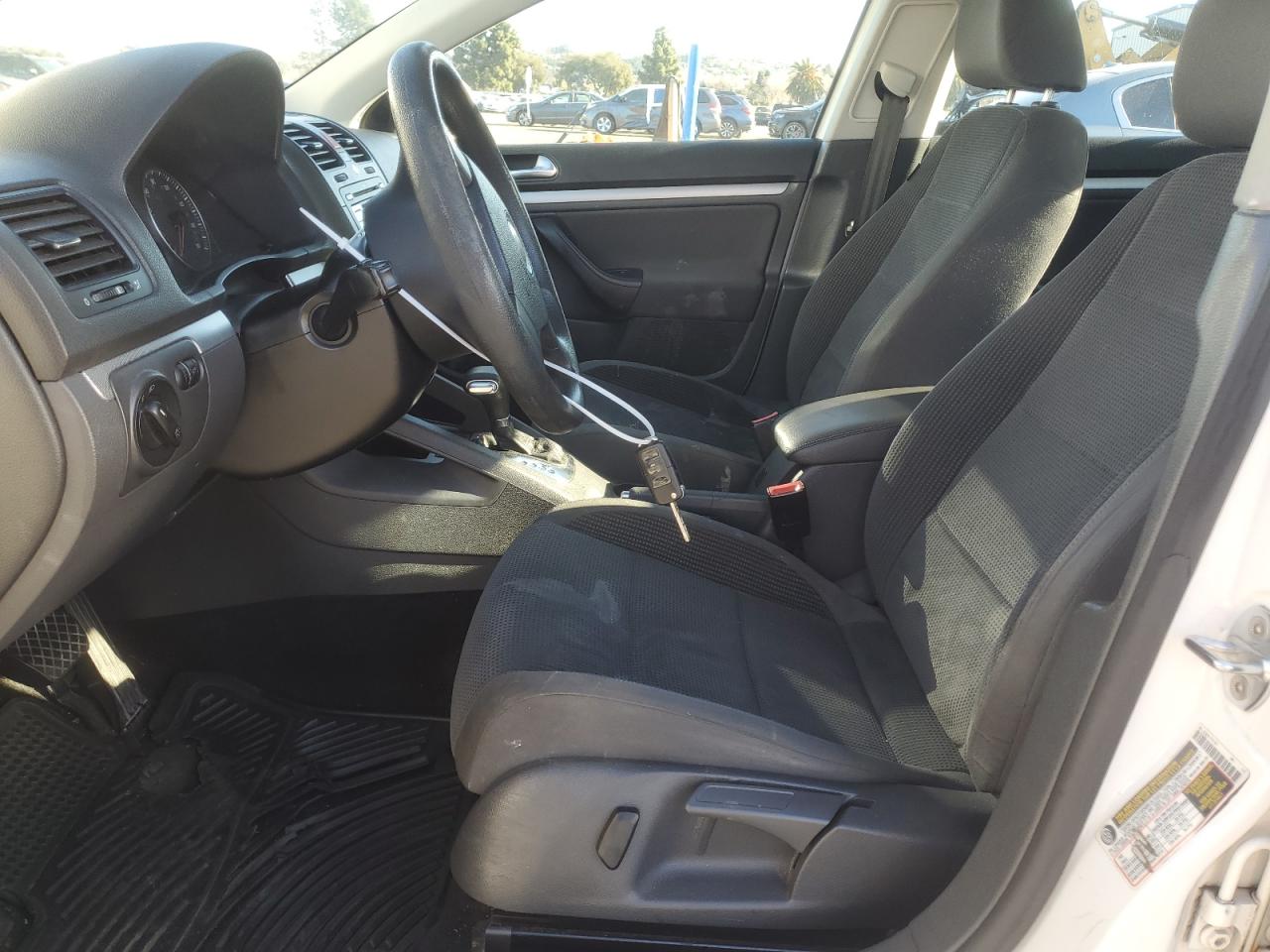 2009 Volkswagen Jetta - Image 7