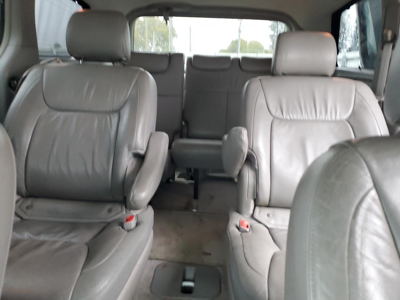 2005 Toyota Sienna - Image 10