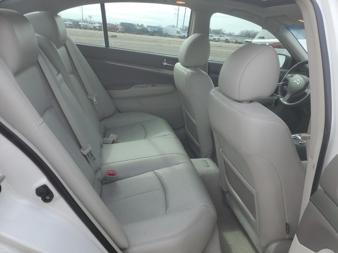 2011 Infiniti G - Image 10