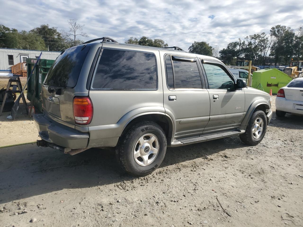 2000 Ford Explorer - Image 3