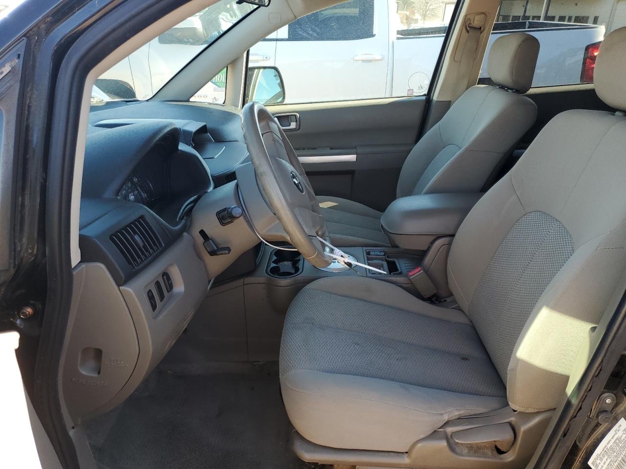 2007 Mitsubishi Endeavor - Image 7