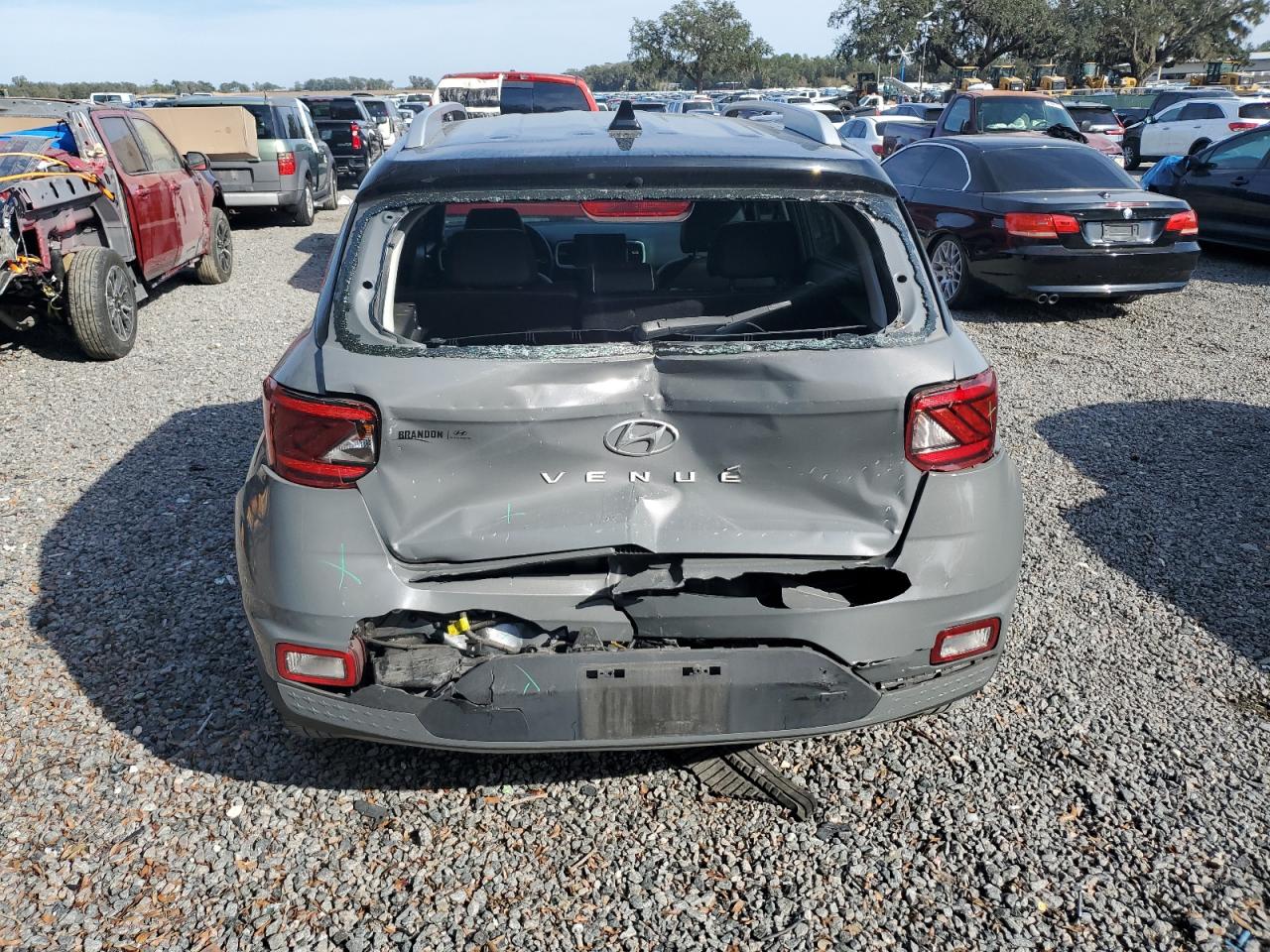 2022 Hyundai Venue - Image 6