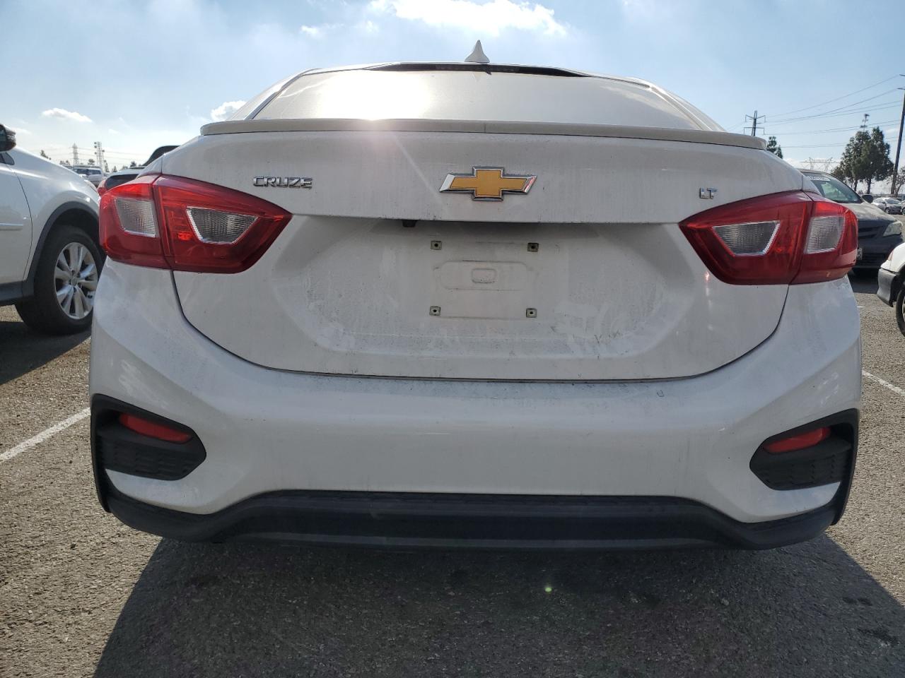 2017 Chevrolet Cruze - Image 6