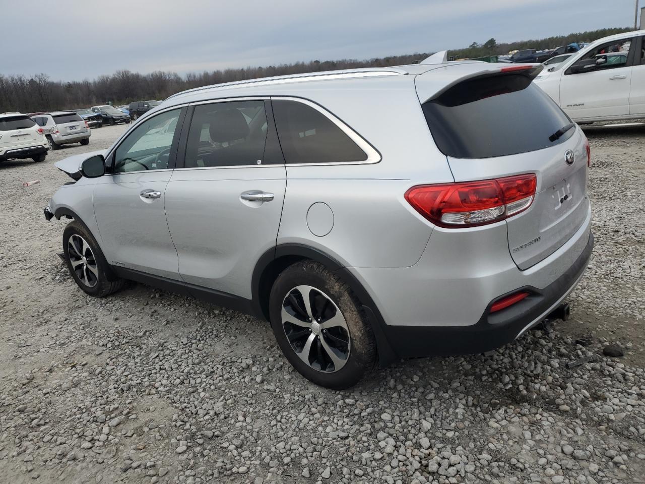 2016 Kia Sorento - Image 2