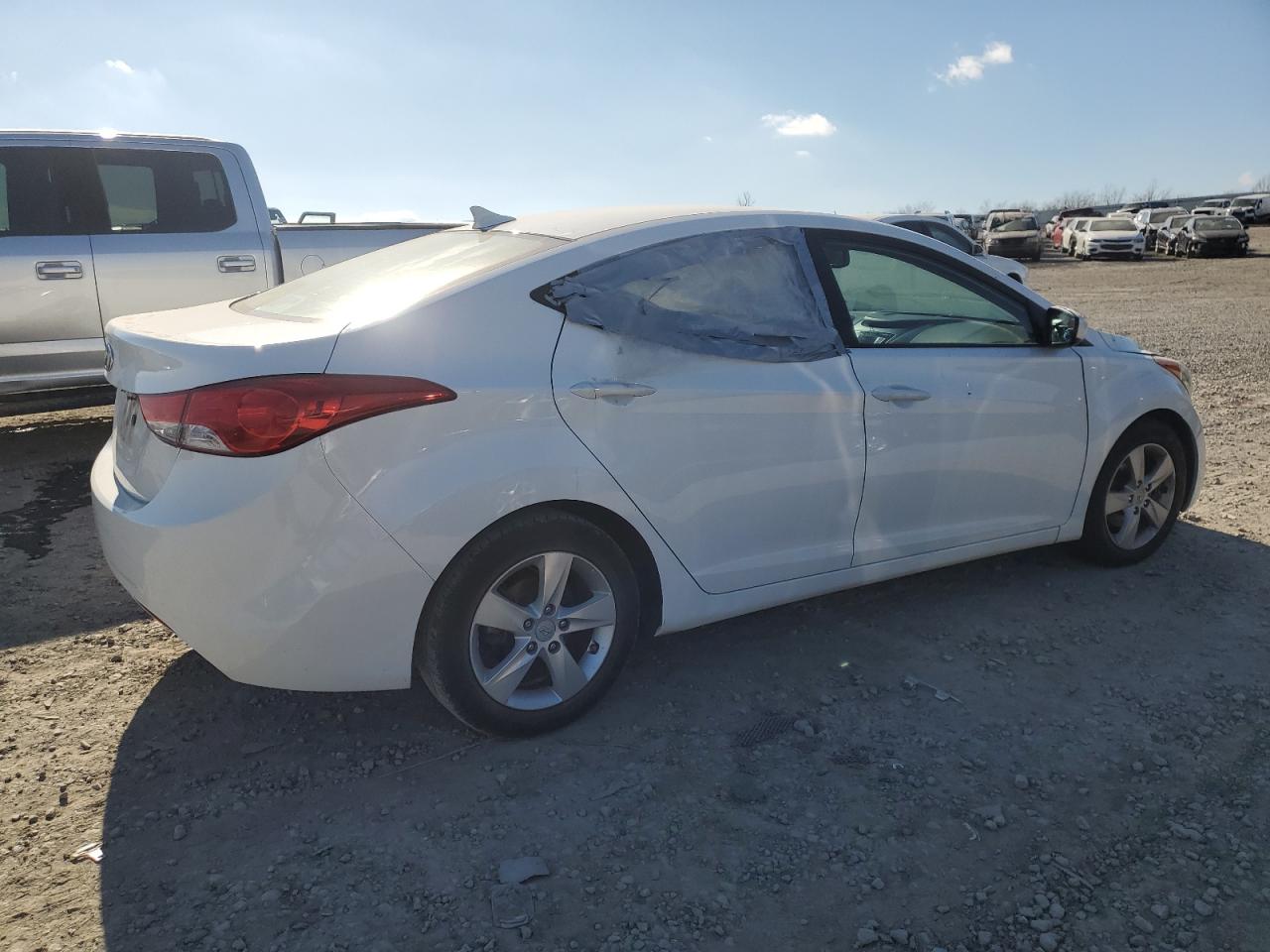 2013 Hyundai Elantra - Image 3