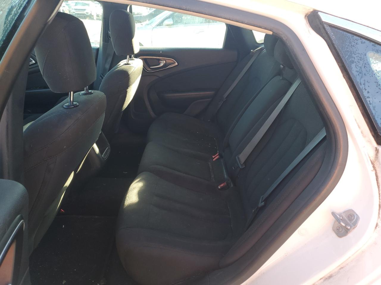 2016 Chrysler 200 - Image 10