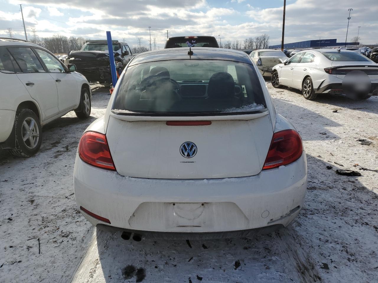 2012 Volkswagen Beetle - Image 6