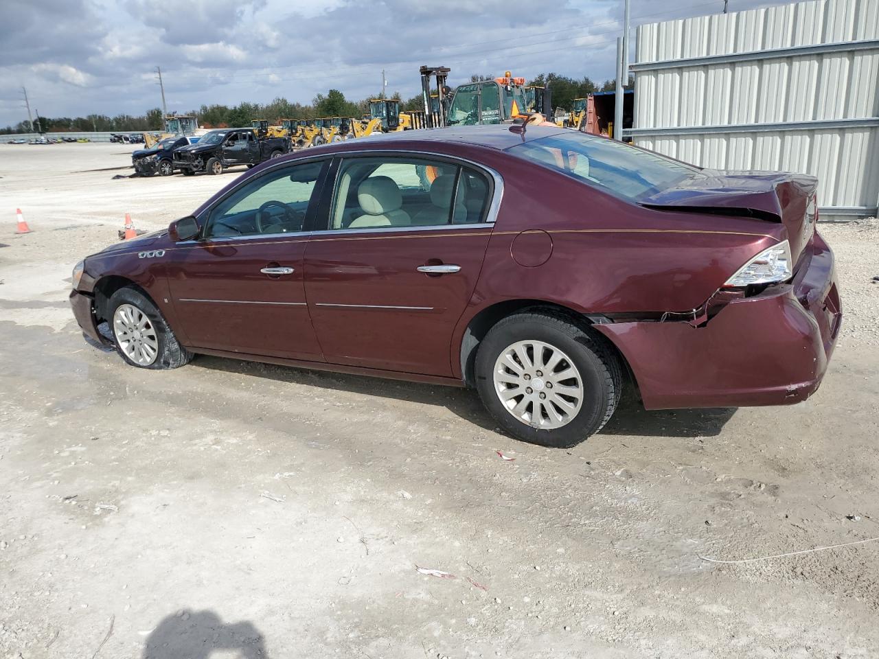 2007 Buick Lucerne - Image 2