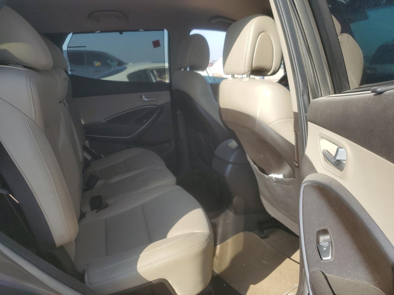 2014 Hyundai Santa Fe - Image 11