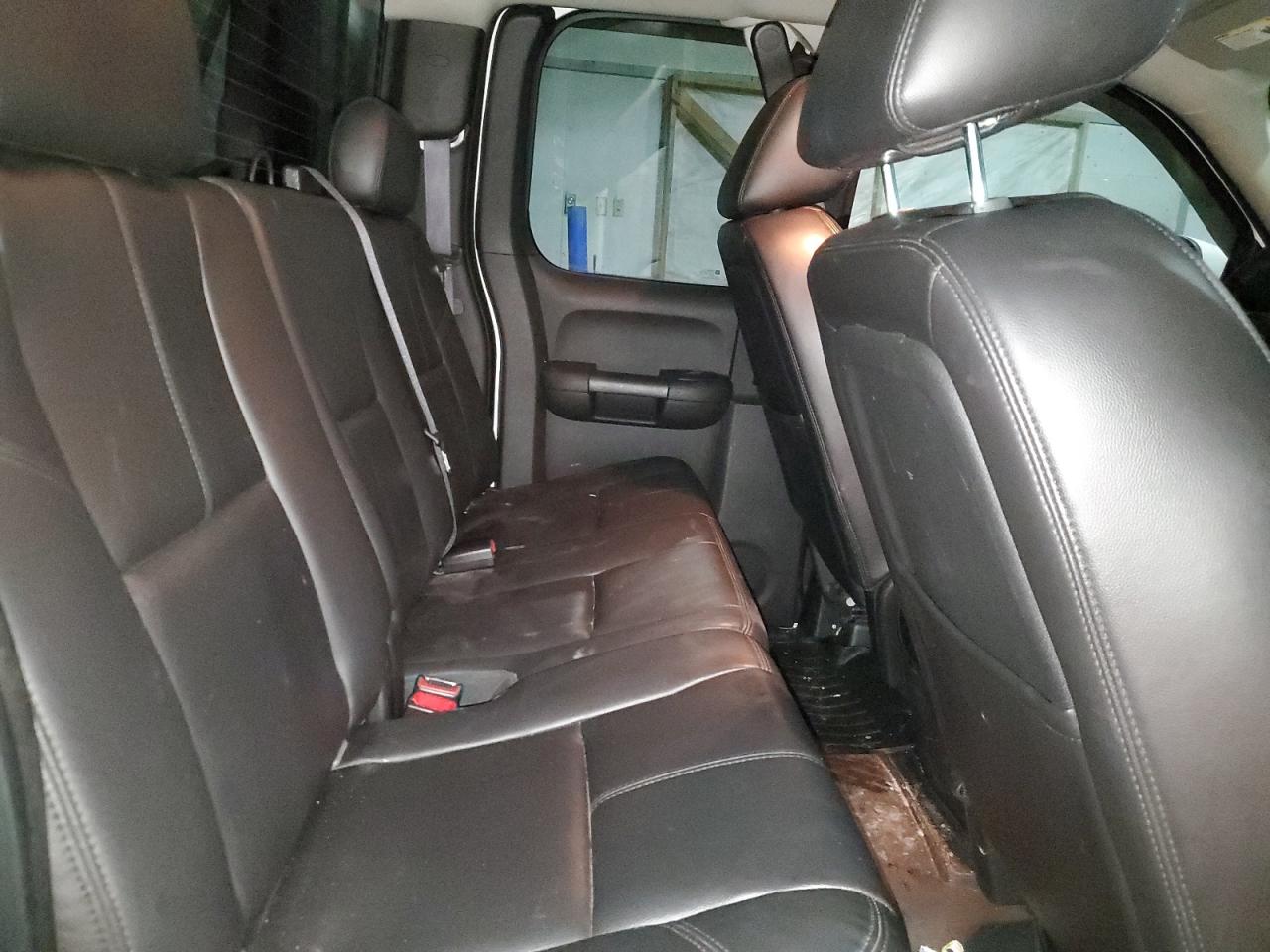 2010 GMC Sierra - Image 10